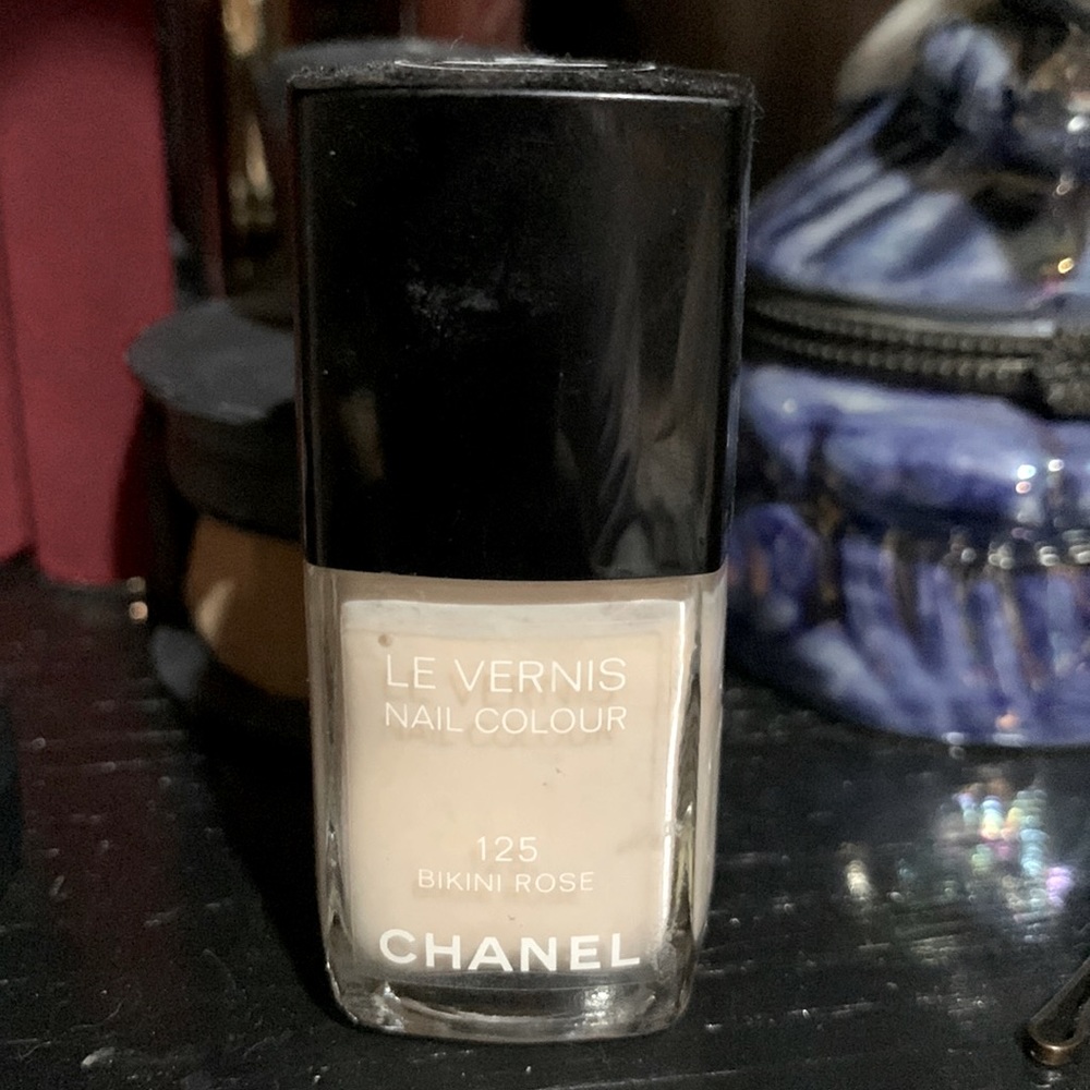 Chanel polish Bikini rose